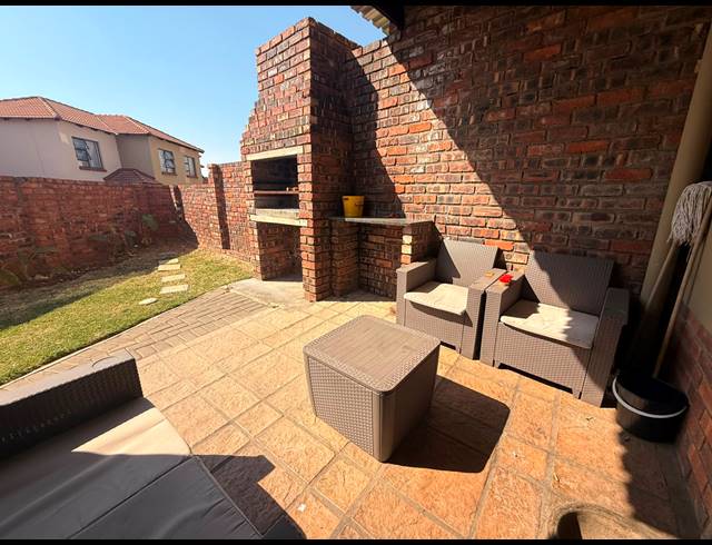 3 BEDROOM TOWNHOUSE FOR SALE IN WATERVAL EAST